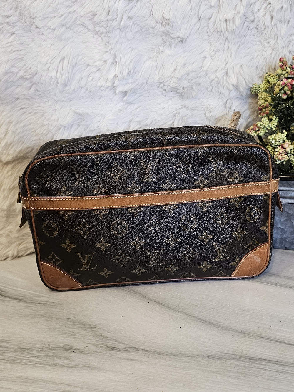 Louis Vuitton Brown Monogram Canvas Womans Clutch /Travel Pouch - Picture 1 of 14